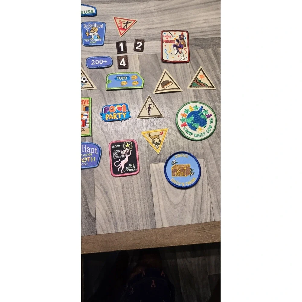 mixed collection of vintage Girl Scout embroidered badges & patches 90's/00's